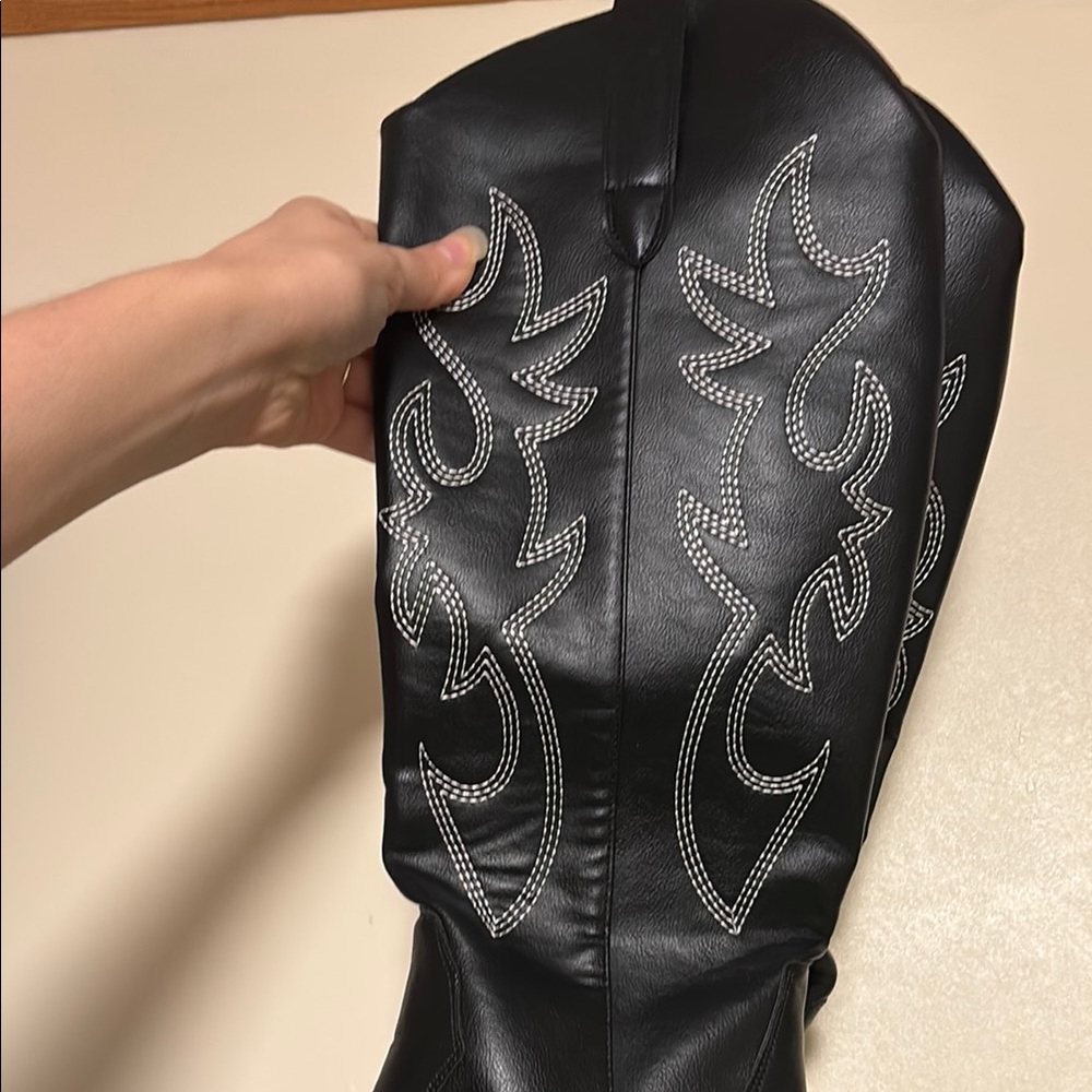 Black Western Embroidered Women's cowboy Boots - Picture 3 of 6